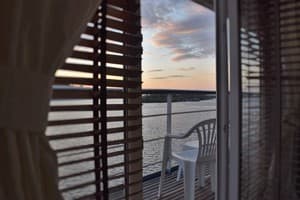 Отель Bakkara. Классик двухместный с видом на реку с раздельными кроватями 3