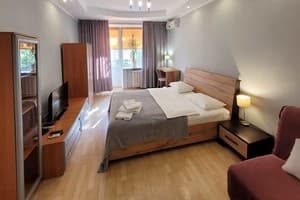 Квартира Home Hotel ул. Малая Житомирская, 10-1